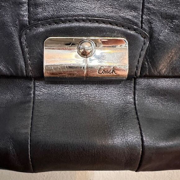 Coach black leather crossbody - Picture 4 of 10